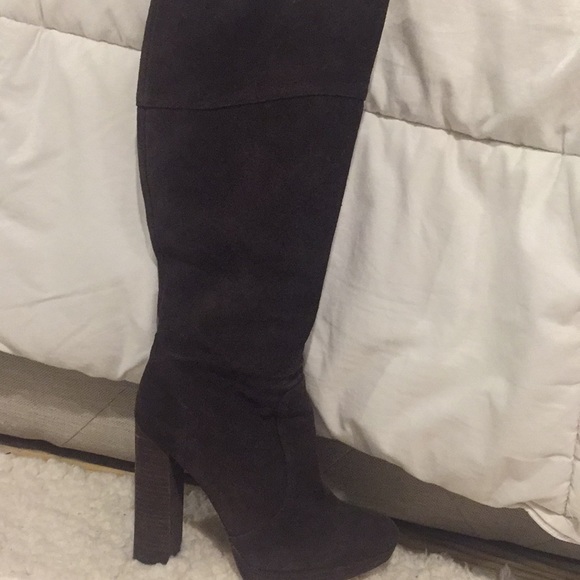 Extremely cute knee high heel boots! - Picture 2 of 3